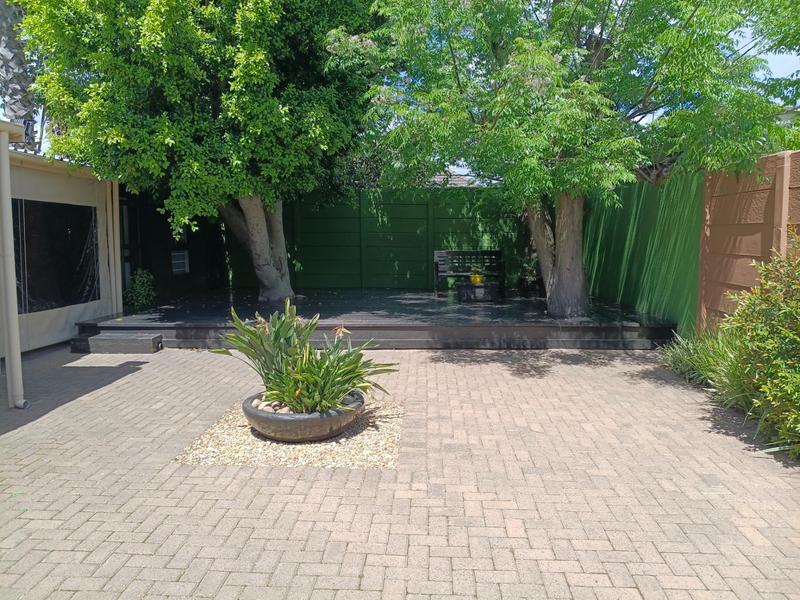 To Let 7 Bedroom Property for Rent in Belmont Park Western Cape